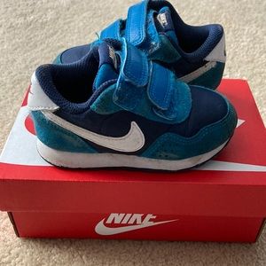 Nike sneakers. Blue size 6.